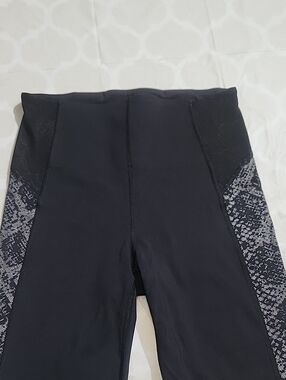Athleta Black Performance Leggings with Subtle Dark Gray Stitching